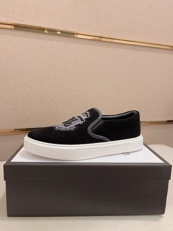 Gucci Crest Slip-On Shoes